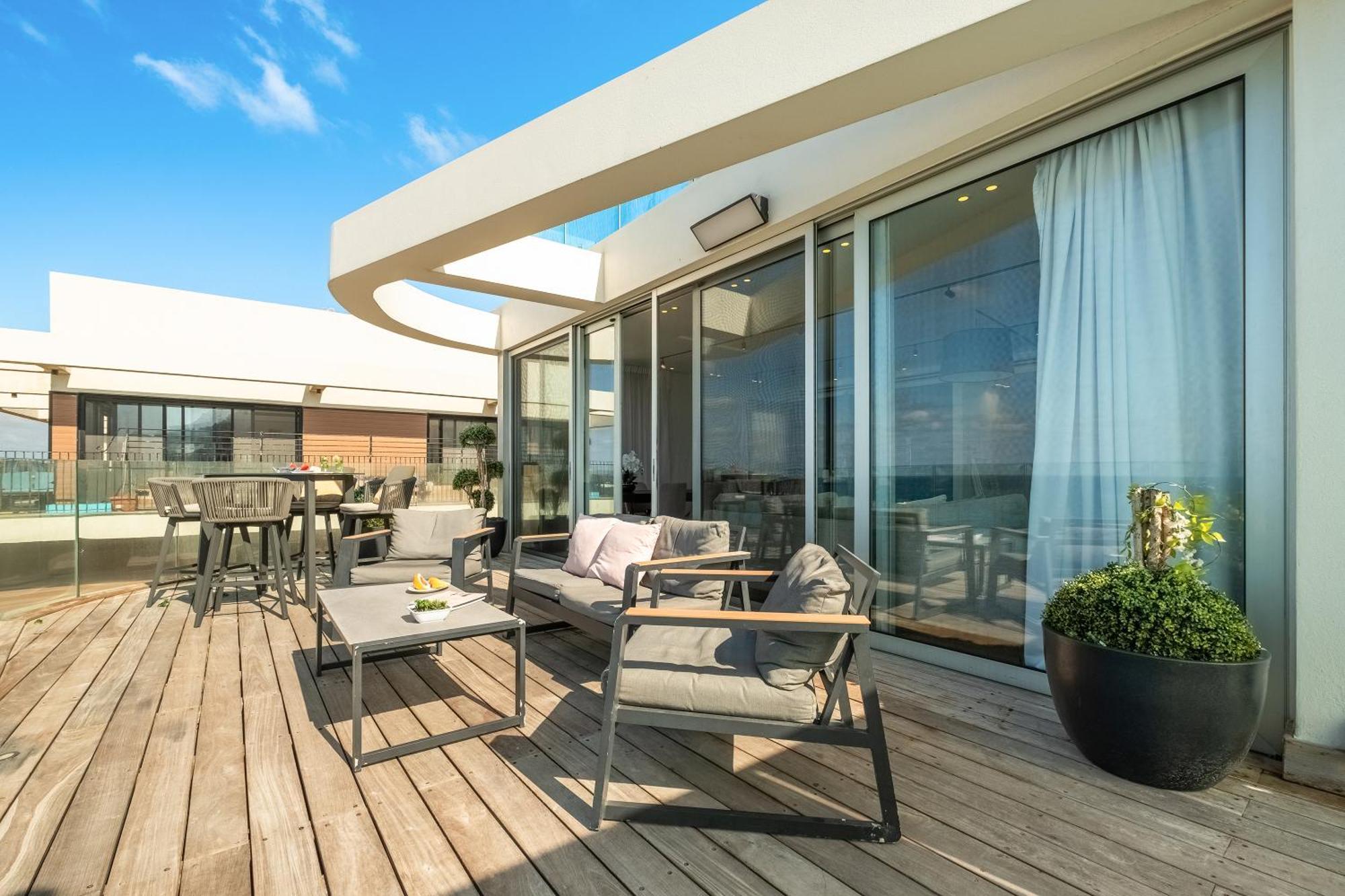 Penthouse 3Br + Roof Top + Parking - On The Beach Haifa Luaran gambar