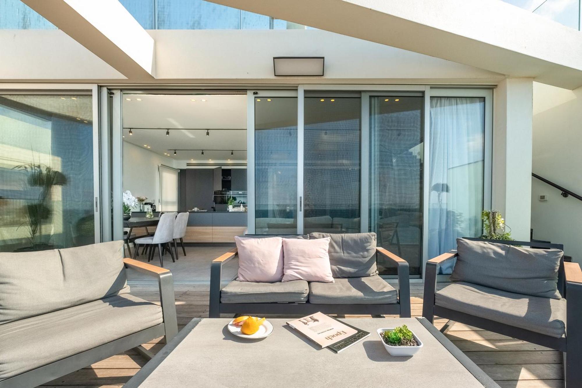 Penthouse 3Br + Roof Top + Parking - On The Beach Haifa Luaran gambar