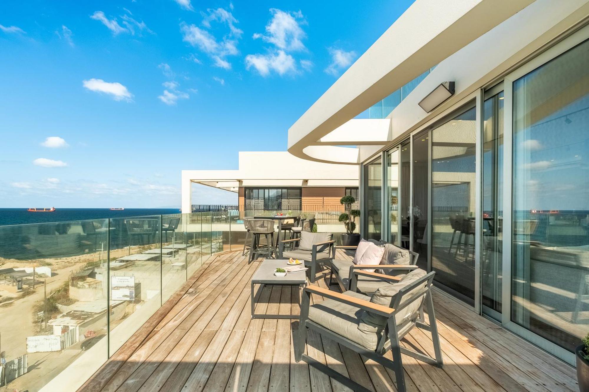 Penthouse 3Br + Roof Top + Parking - On The Beach Haifa Luaran gambar